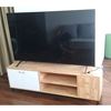 Kệ tivi hiện đại FIN gỗ cao su đế chân sắt KTV68071