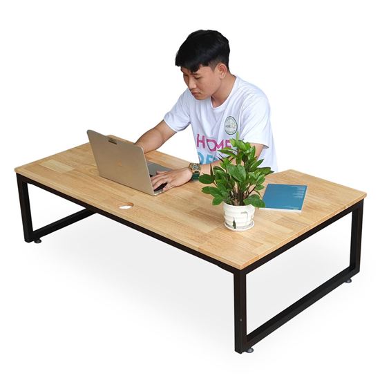 Bàn ngồi bệt mặt khuyết gỗ cao su chân sắt lắp ráp SPD68154