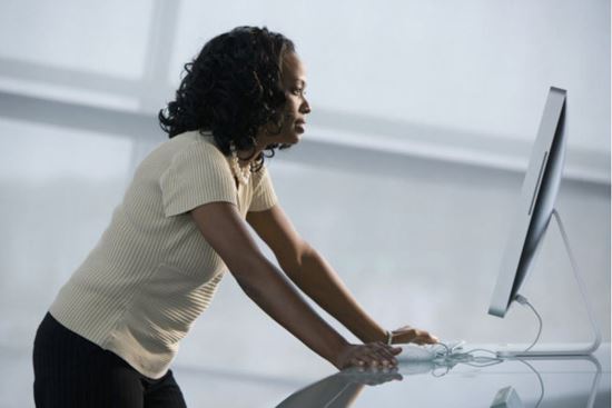 Những lợi ích khi thay đổi từ tư thế ngồi sang tư thế làm việc đứng